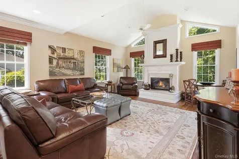33 Hevelyne Road Elmsford NY 10523