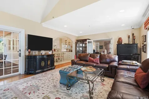 33 Hevelyne Road Elmsford NY 10523