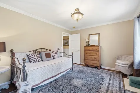 33 Hevelyne Road Elmsford NY 10523