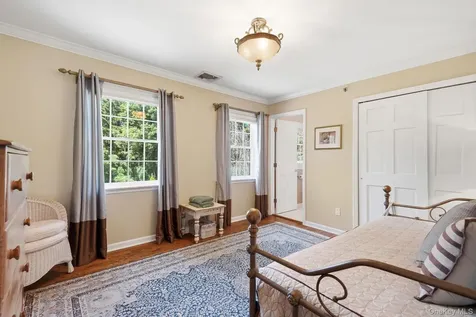33 Hevelyne Road Elmsford NY 10523