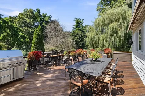 33 Hevelyne Road Elmsford NY 10523