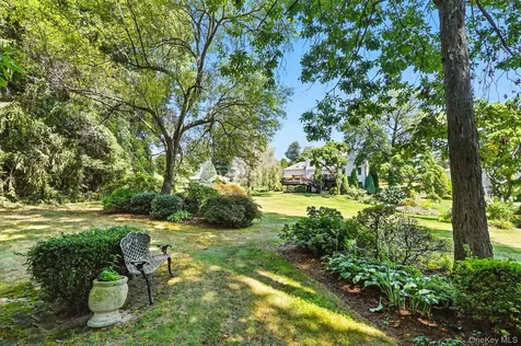 33 Hevelyne Road Elmsford NY 10523