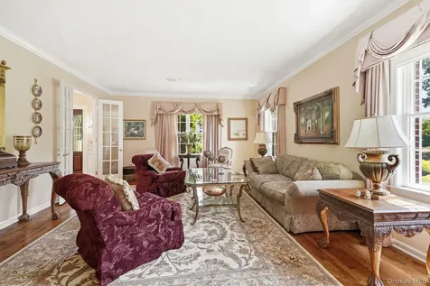 33 Hevelyne Road Elmsford NY 10523