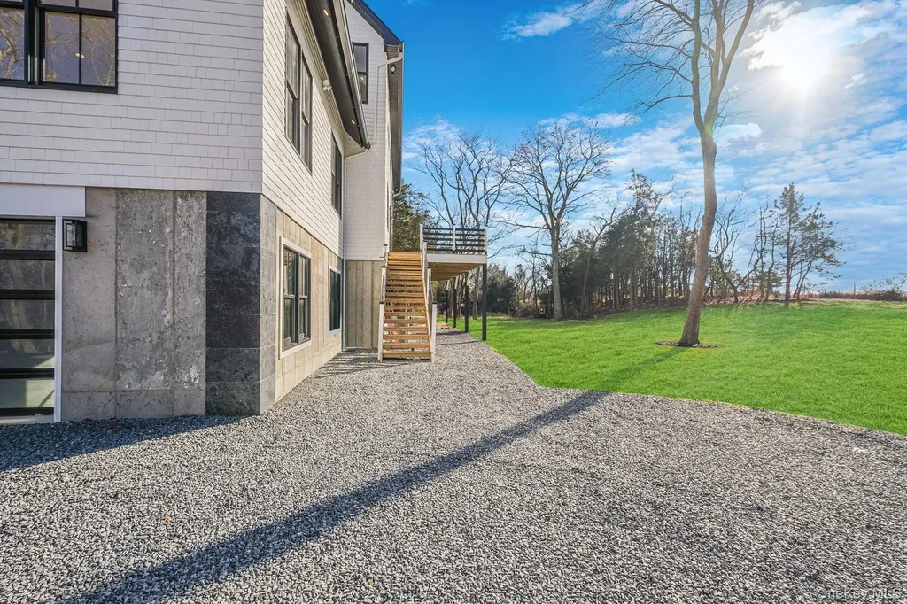 475 West Lane Aquebogue NY 11931