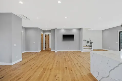 475 West Lane Aquebogue NY 11931
