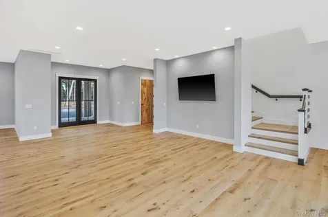 475 West Lane Aquebogue NY 11931
