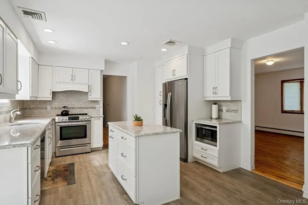 8 Cedar Place Kings Park NY 11754