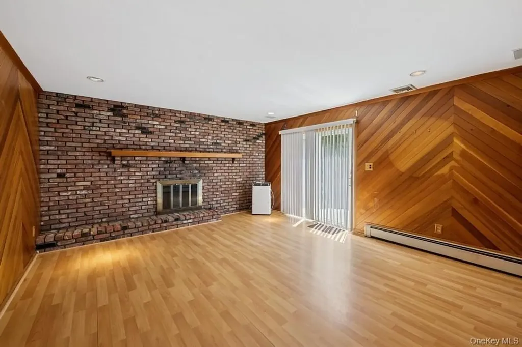 8 Cedar Place Kings Park NY 11754