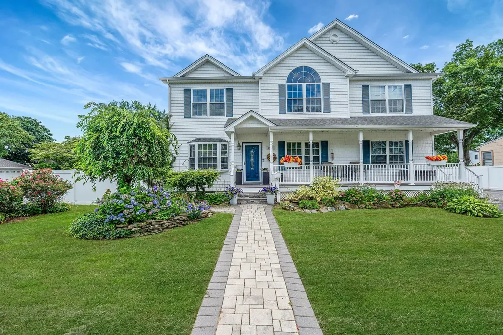 1485 3rd Street West Babylon NY 11704