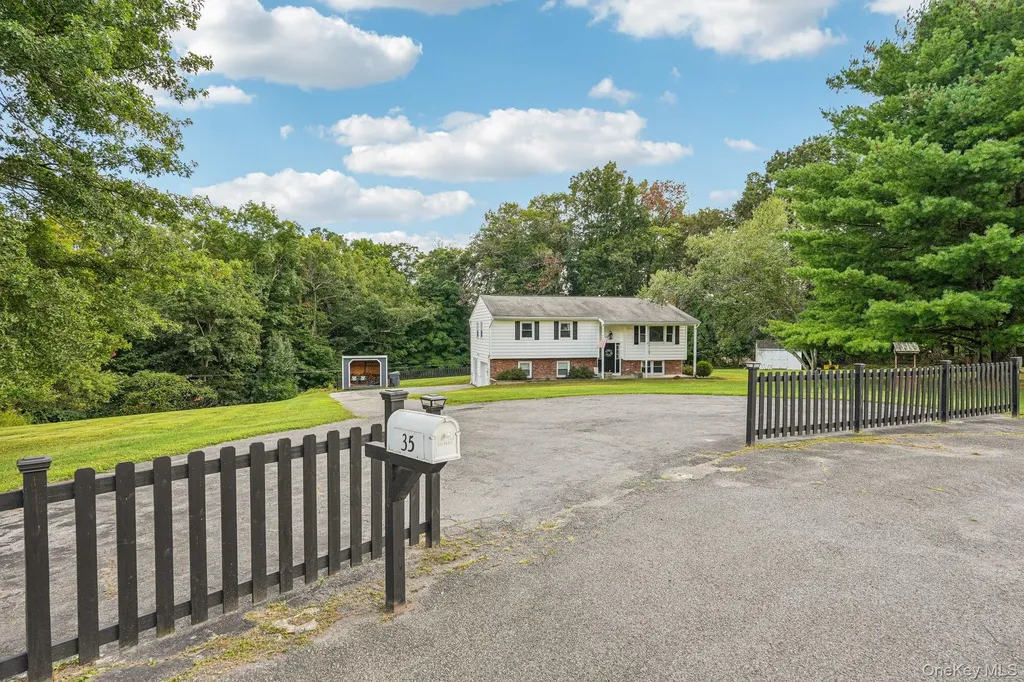35 Schrempp Lane Pine Bush NY 12566