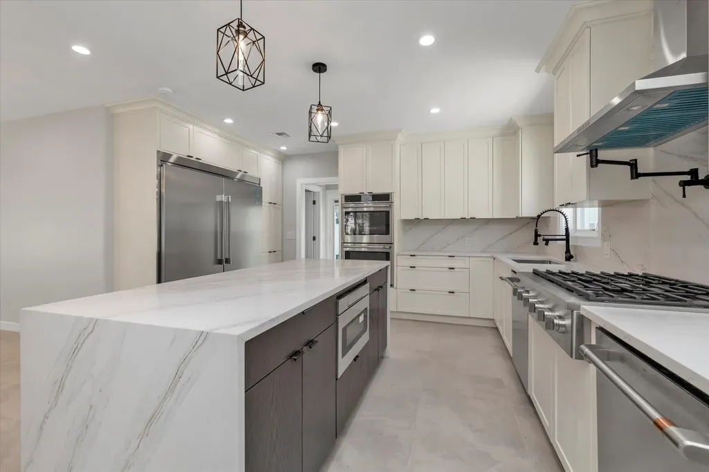 439 Bayview Avenue Cedarhurst NY 11516