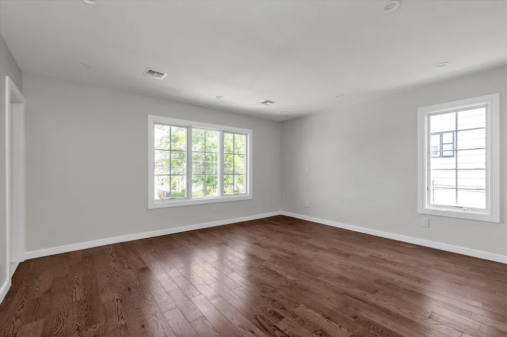 439 Bayview Avenue Cedarhurst NY 11516