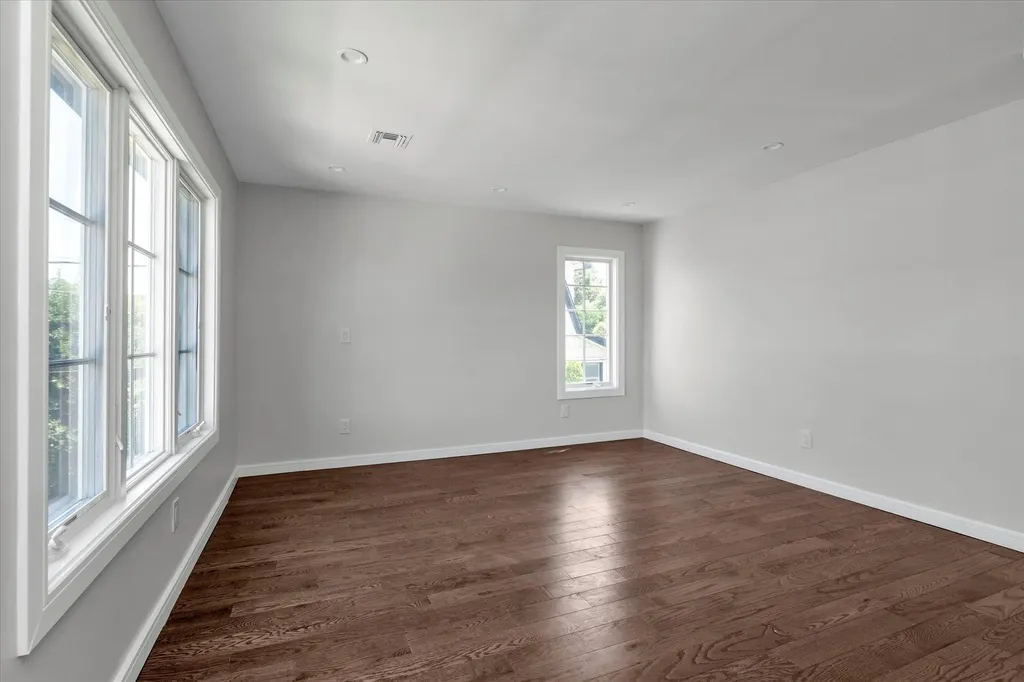 439 Bayview Avenue Cedarhurst NY 11516