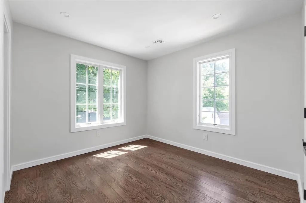 439 Bayview Avenue Cedarhurst NY 11516