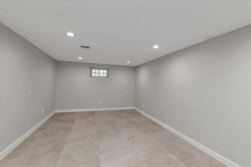 439 Bayview Avenue Cedarhurst NY 11516