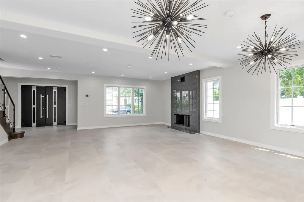 439 Bayview Avenue Cedarhurst NY 11516