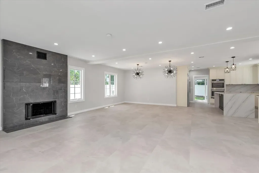 439 Bayview Avenue Cedarhurst NY 11516