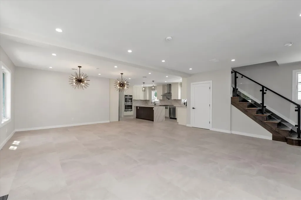 439 Bayview Avenue Cedarhurst NY 11516