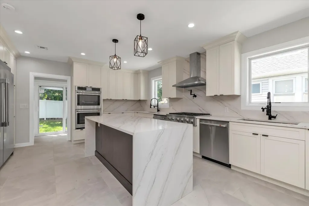 439 Bayview Avenue Cedarhurst NY 11516