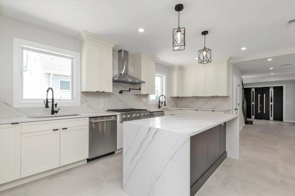 439 Bayview Avenue Cedarhurst NY 11516