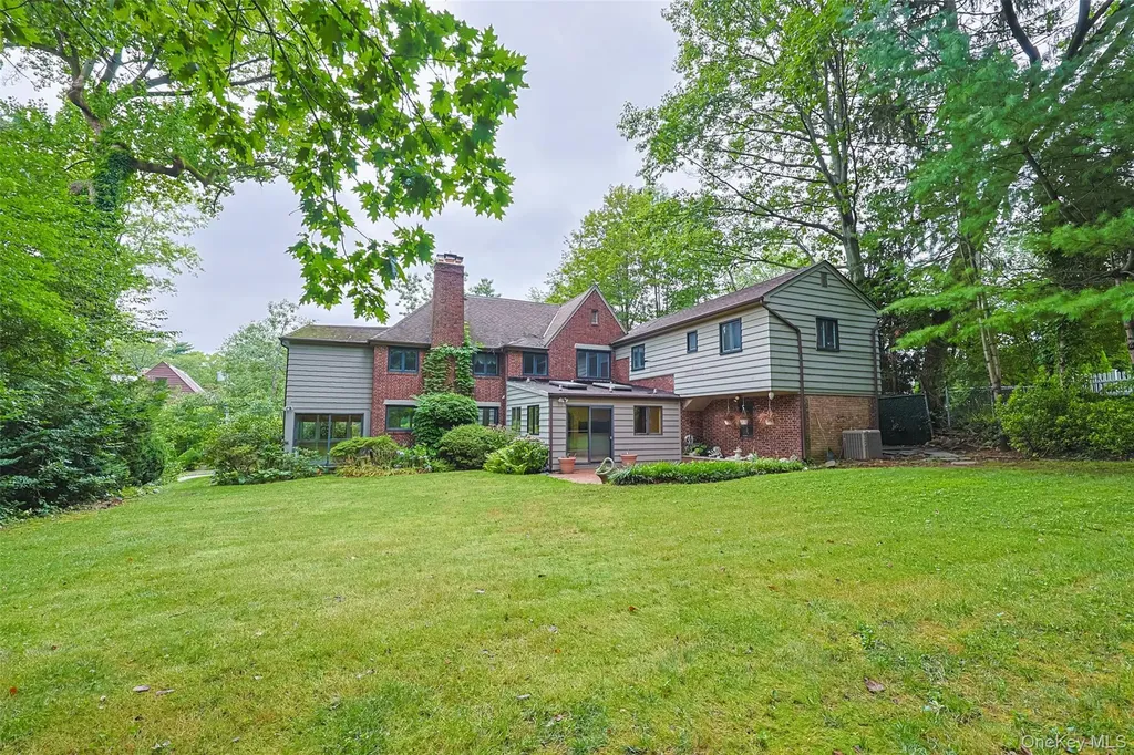 3 Buckingham Place Great Neck NY 11021