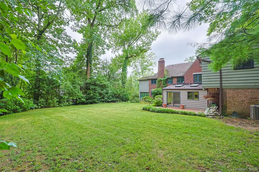 3 Buckingham Place Great Neck NY 11021