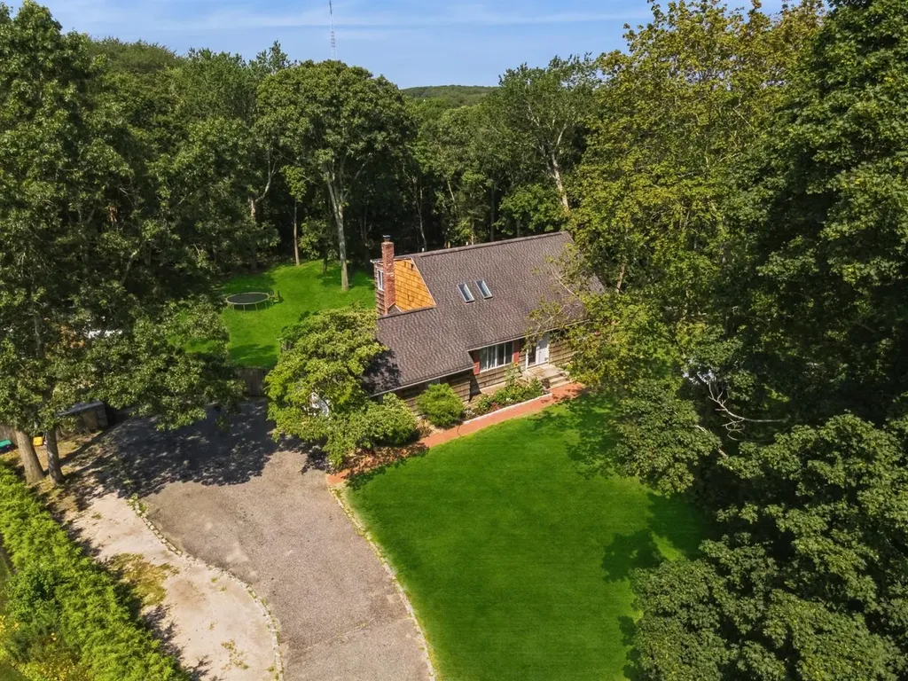 65 Fox Run Lane Riverhead NY 11901