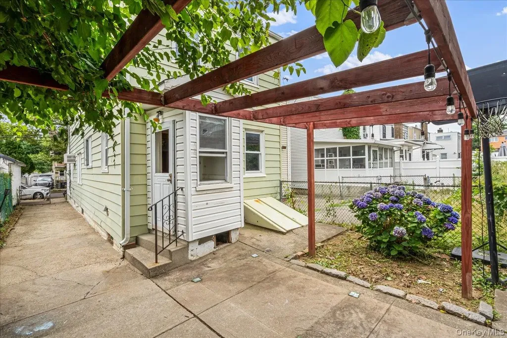 3337 204th Street Bayside NY 11361
