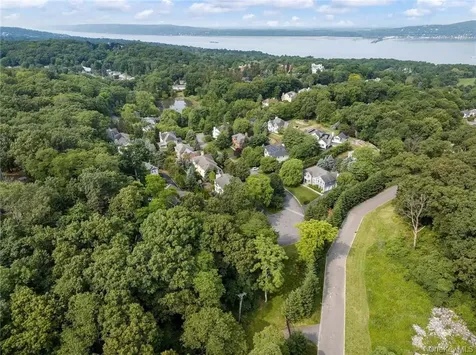 98 Roundabend Road Tarrytown NY 10591