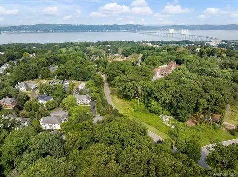 98 Roundabend Road Tarrytown NY 10591