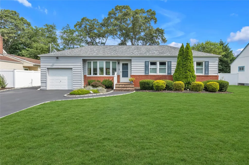 3 Sinclair Drive Greenlawn NY 11740