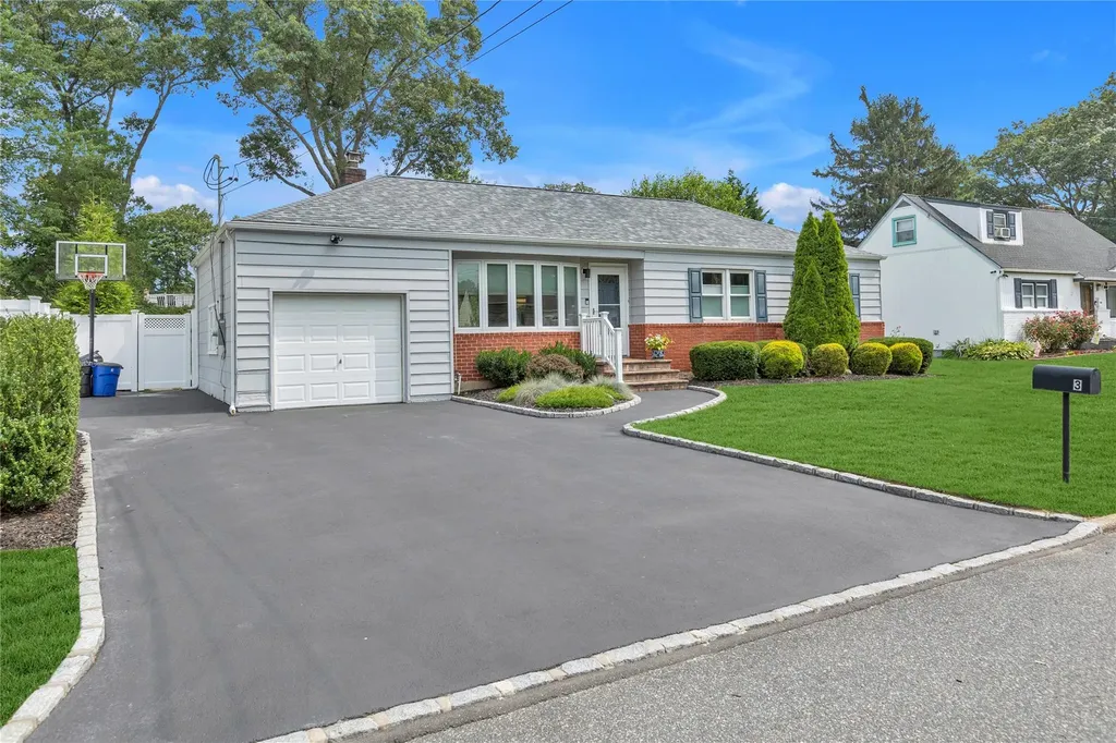 3 Sinclair Drive Greenlawn NY 11740