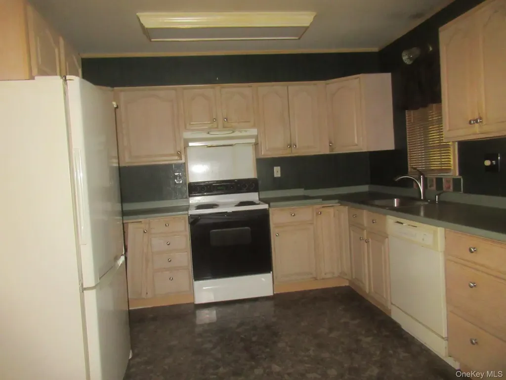 109 Indian Trail Maybrook NY 12543