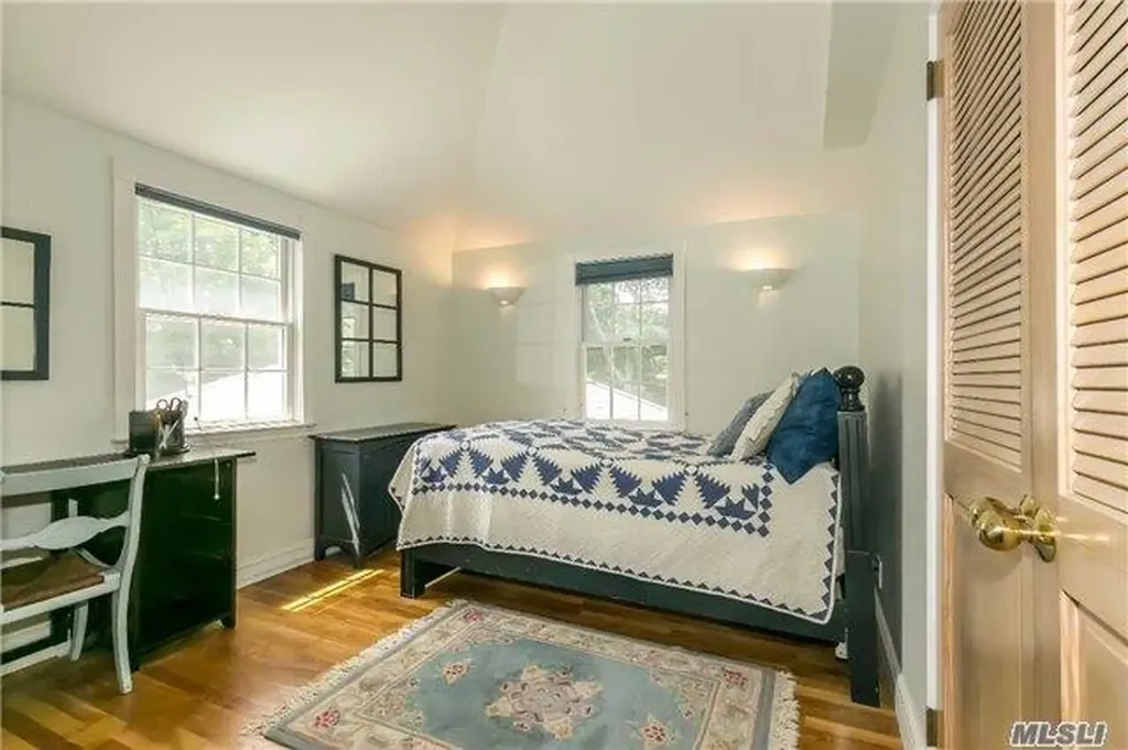 2 Broadlawn Avenue Great Neck NY 11024