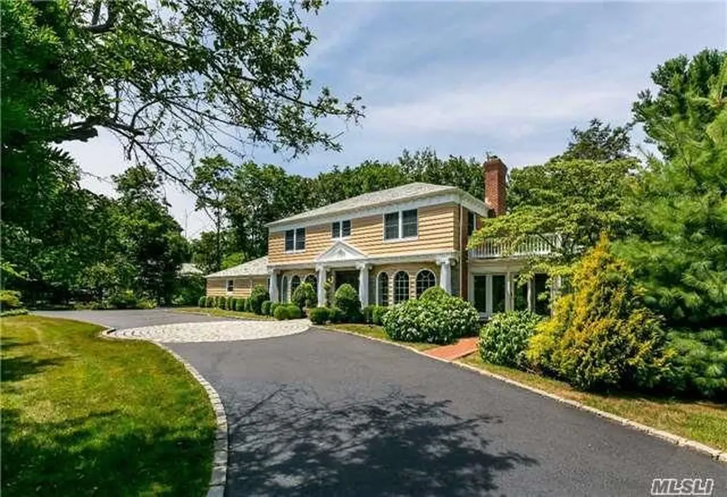 2 Broadlawn Avenue Great Neck NY 11024