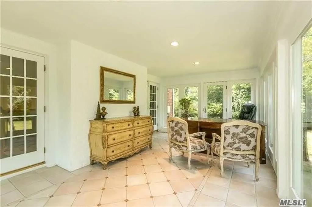 2 Broadlawn Avenue Great Neck NY 11024