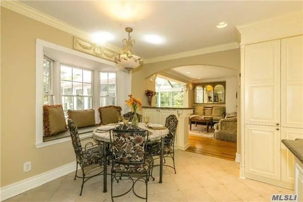 2 Broadlawn Avenue Great Neck NY 11024