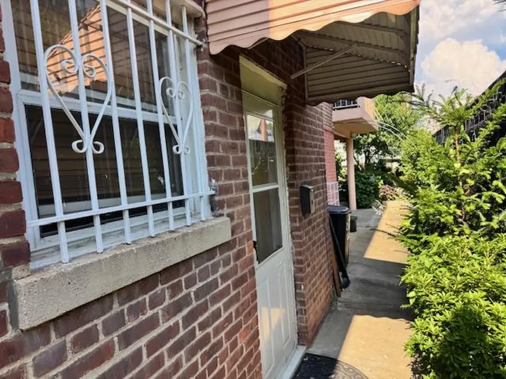 2060 Narragansett Avenue Bronx NY 10461