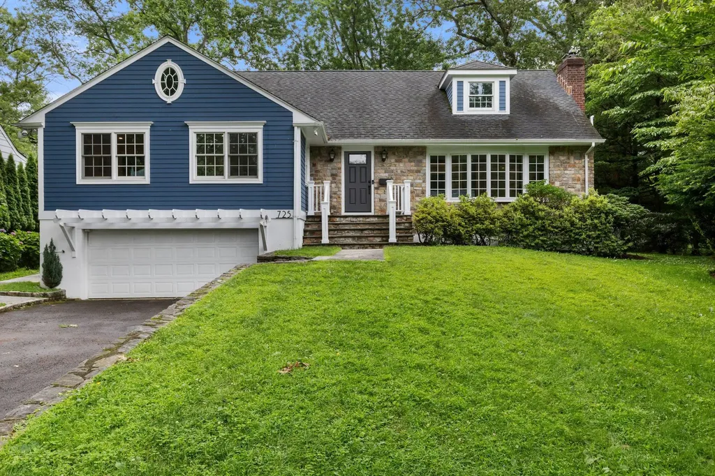 725 The Parkway Mamaroneck NY 10543