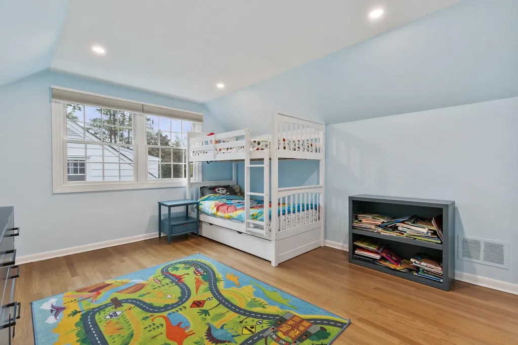 725 The Parkway Mamaroneck NY 10543