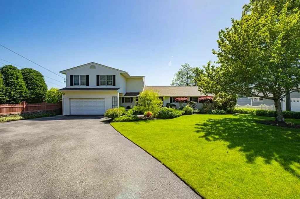 137 Melbury Road Babylon NY 11702