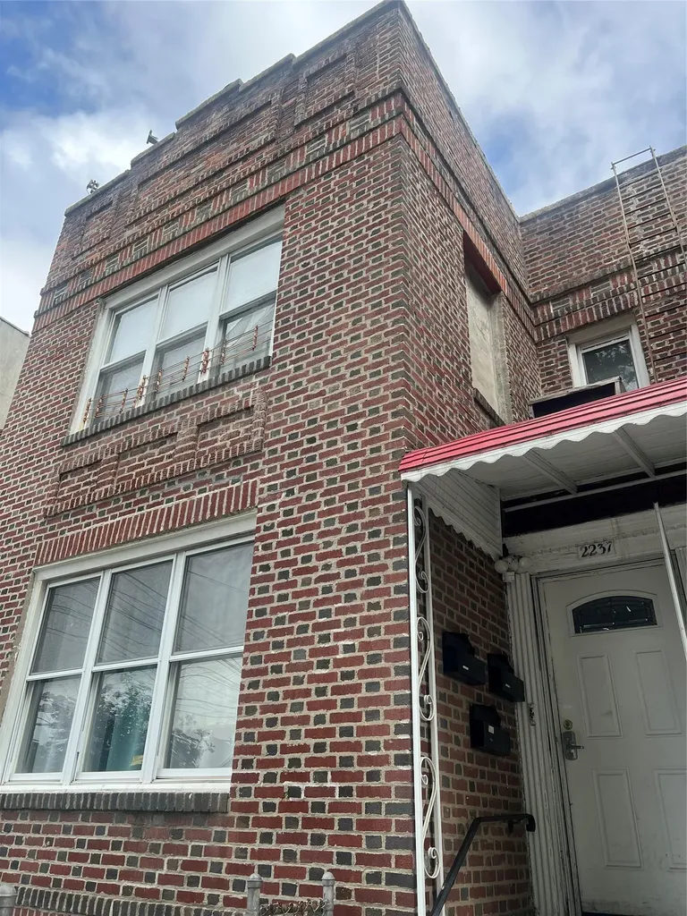 2237 Ellis Avenue Bronx NY 10462