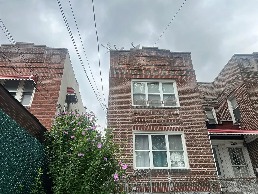 2237 Ellis Avenue Bronx NY 10462