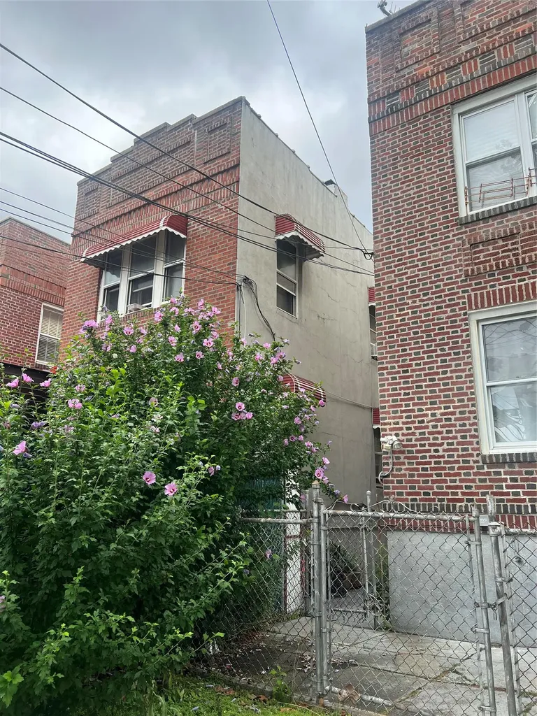 2237 Ellis Avenue Bronx NY 10462