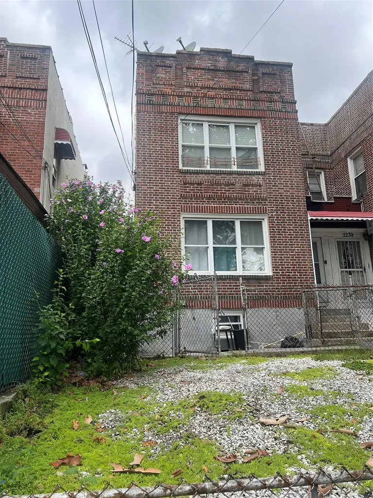 2237 Ellis Avenue Bronx NY 10462