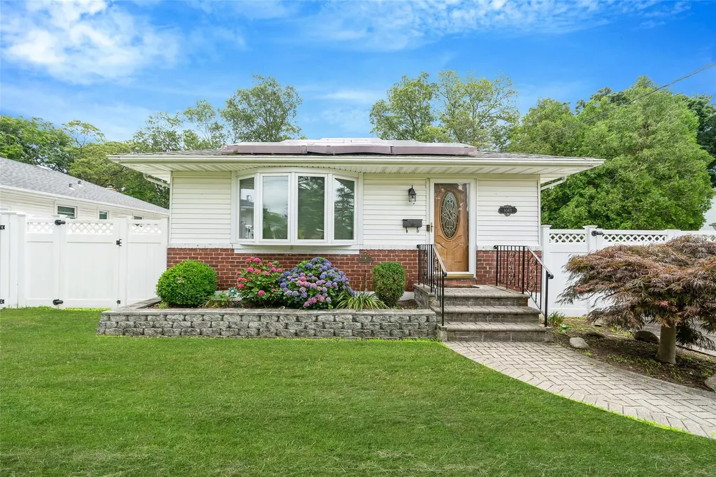 1063 Gridley Street Bay Shore NY 11706