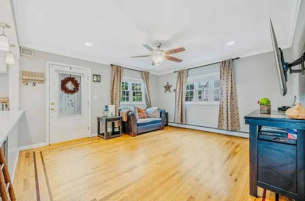 24 Lowerre Street Babylon NY 11702