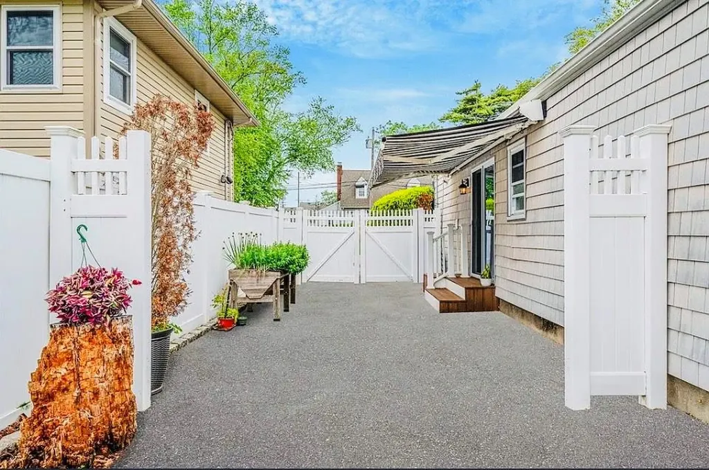 24 Lowerre Street Babylon NY 11702