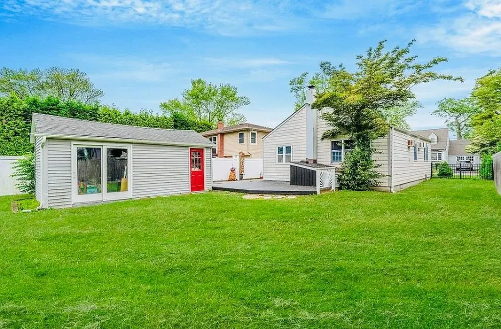 24 Lowerre Street Babylon NY 11702