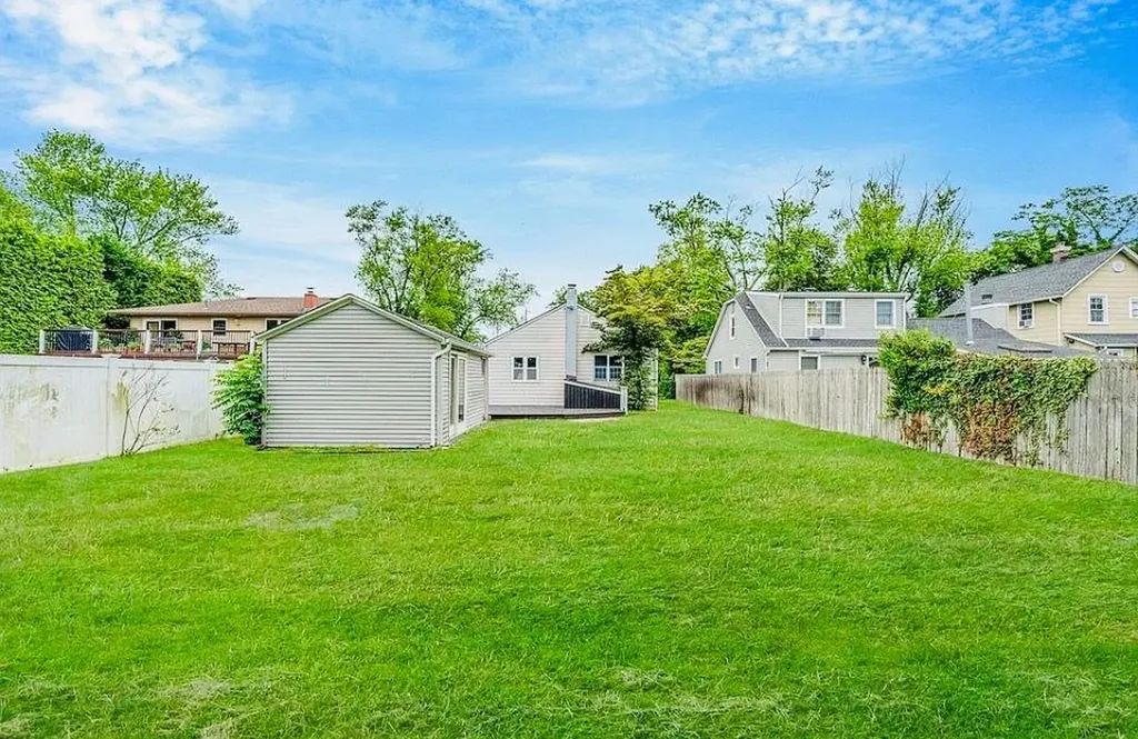 24 Lowerre Street Babylon NY 11702